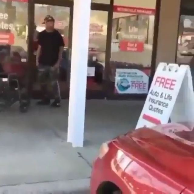 Prankster learns why he shouldn't f*ck with just anyone. 🤷‍♂️