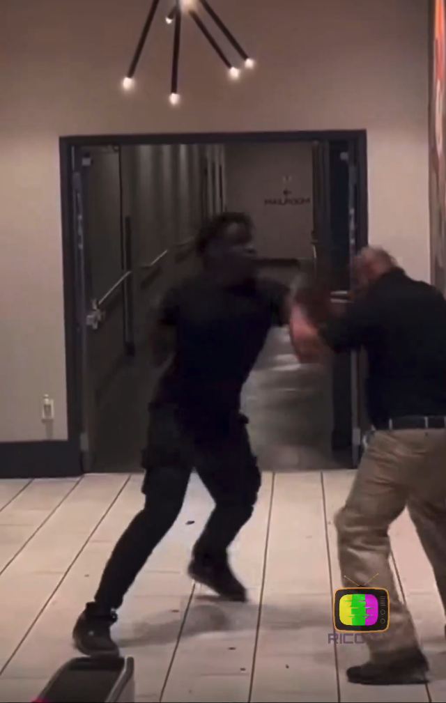 YN crashes out on security at concert…😳